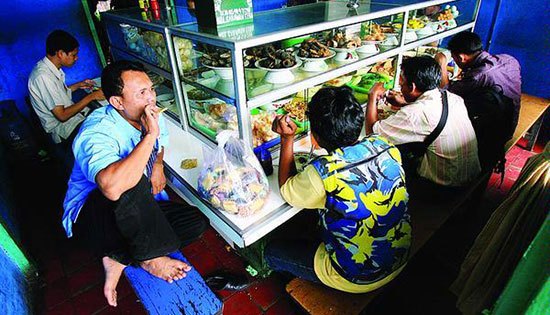 Kebiasaan Makan Khusus Orang Indonesia